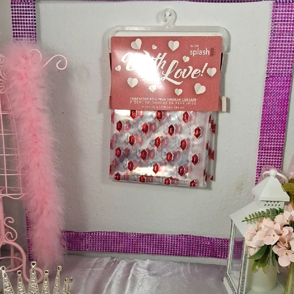 2004 Splash Love Shower Curtain with Lips Red and White Design NWT